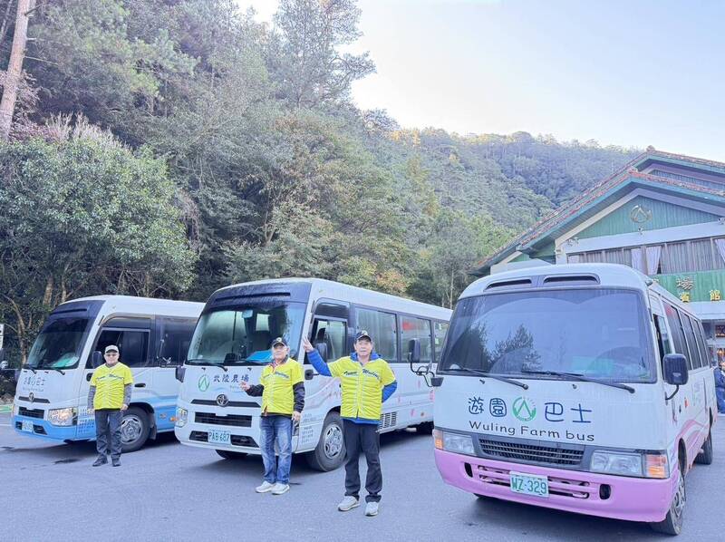 武陵農場遊園巴士汰舊換新 「鮭魚號」上路