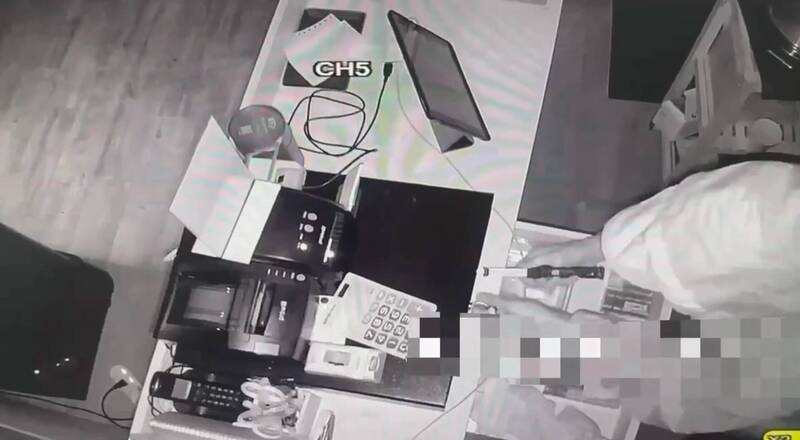 雨衣賊潛入台北師大商圈行竊不到10分鐘 警調閱影像查出