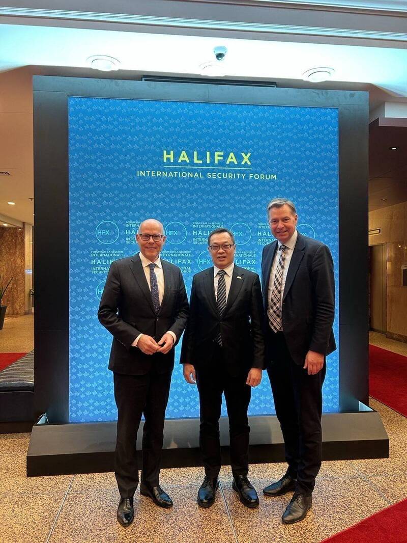 陳明祺赴加拿大出席哈利法克斯論壇 與美加德議員場邊互動