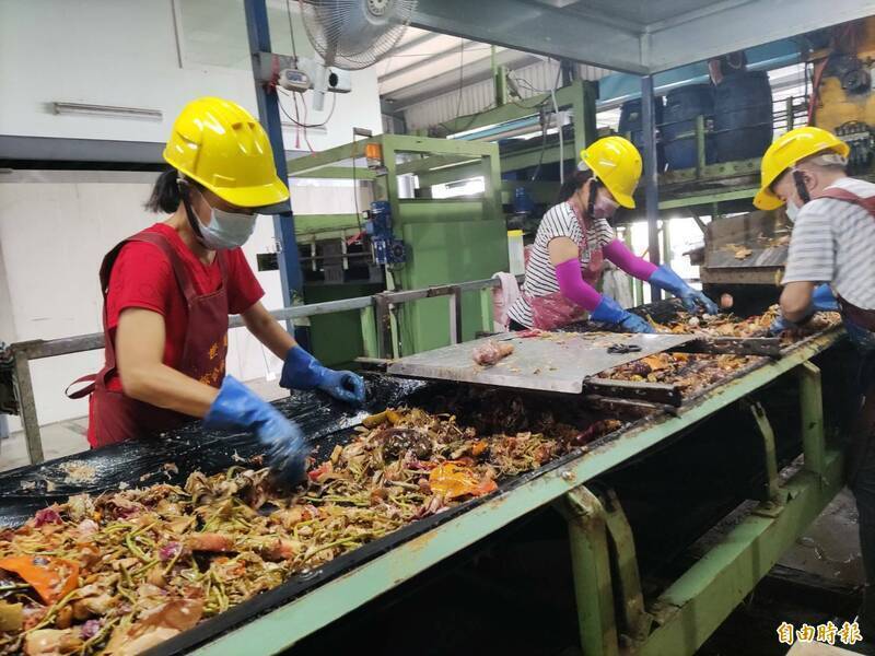 政院週五前召開跨部會議 決定廚餘是否有條件開放續用