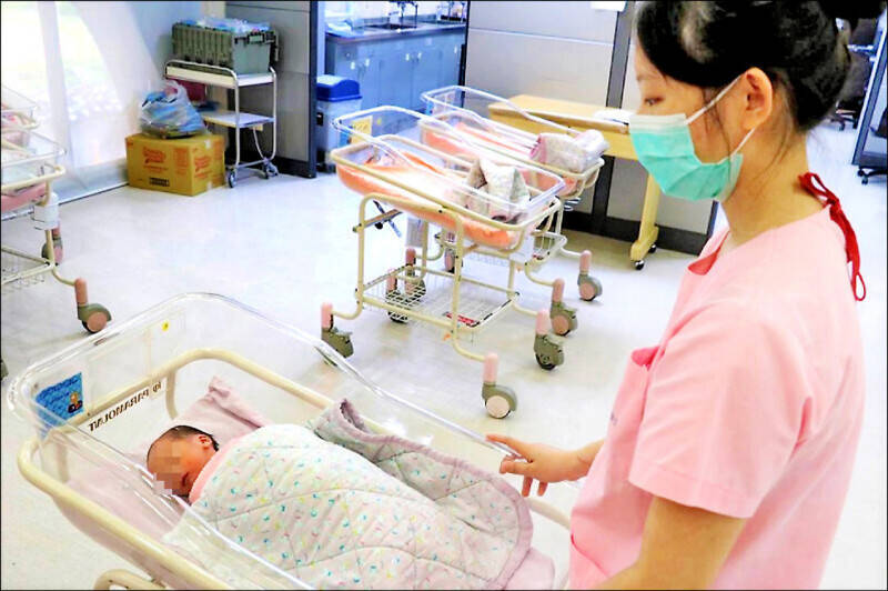 一年新生兒少近500人 宜蘭生育津貼明年調高至2萬