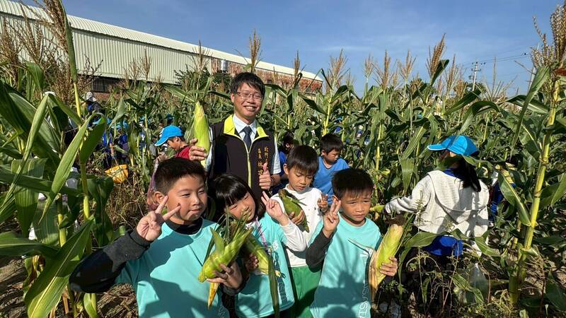 食農教育結合公益！ 南市北門學童化身一日農夫