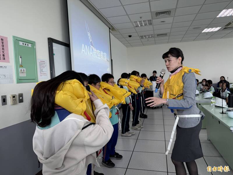 全日空在台維修破300架次 學生近距離參觀