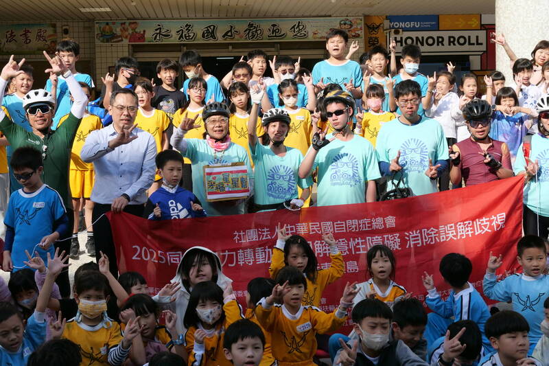 「同星協力轉動愛」環島活動 星星兒單車隊現身台南