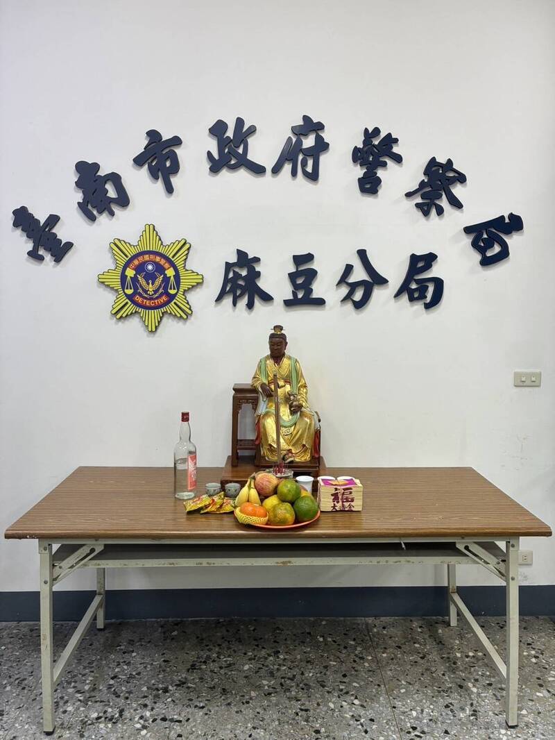 台南九龍太子宮「卯兔星君」遭竊 警逮2嫌尋回神尊