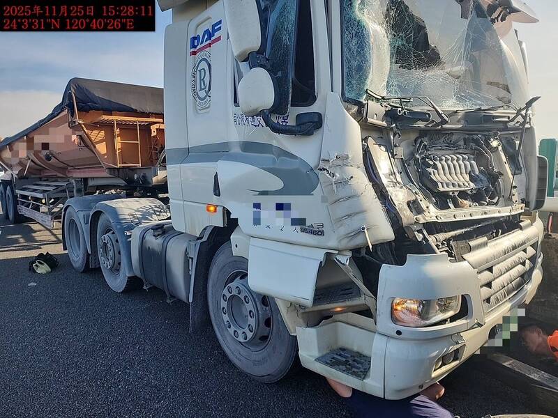 疑未注意車前狀況 國道3號霧峰段驚見砂石車追撞