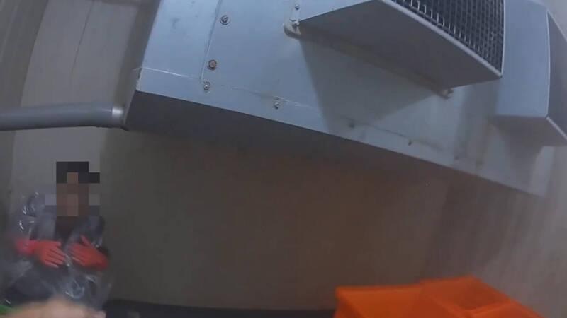 高雄查緝失聯移工單日逮17人 印尼男躲冷凍庫險喪命