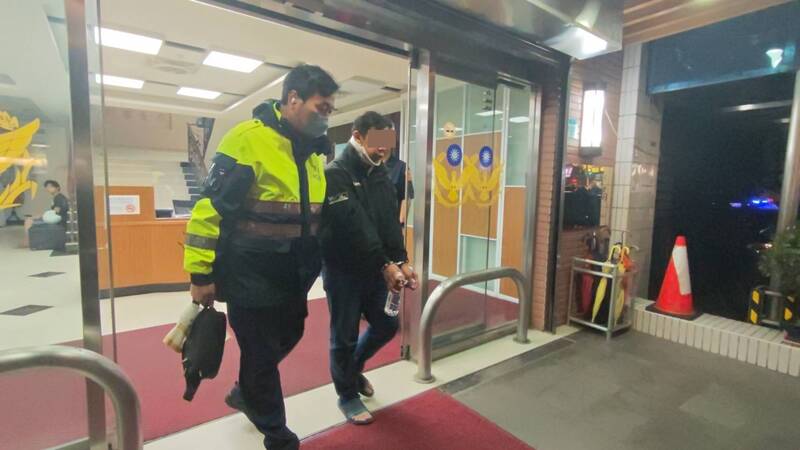 超車險擦撞引糾紛 騎士大馬路互毆皆掛彩