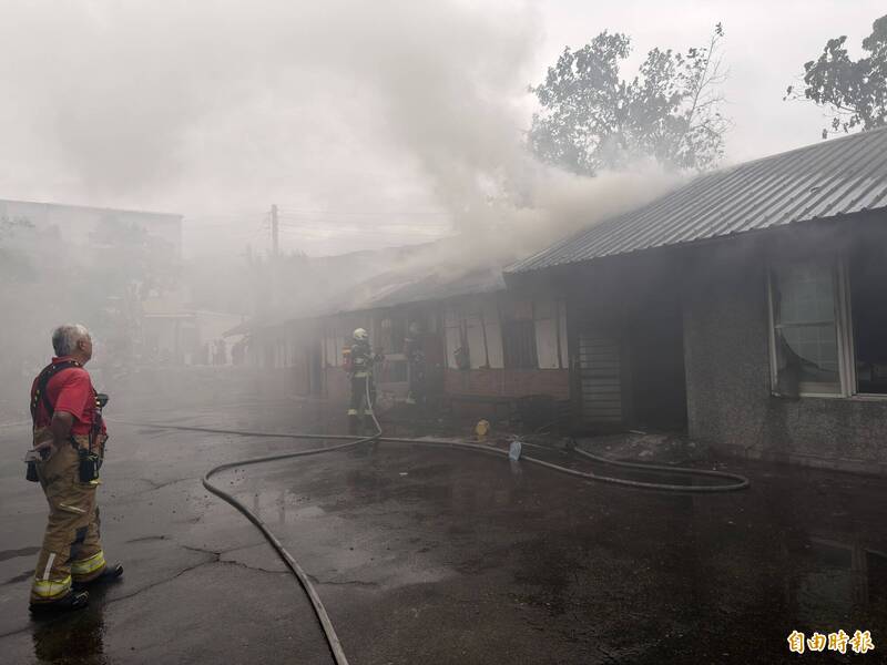 燒柴洗澡引火噬 台東70年土埆厝付之一炬