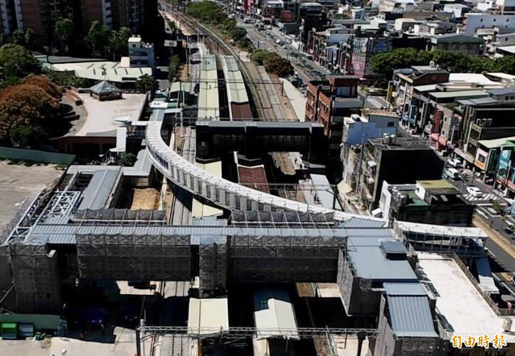 內壢車站新天橋12/20啟用 明年3月臨時軌切換「第3月台上下車」