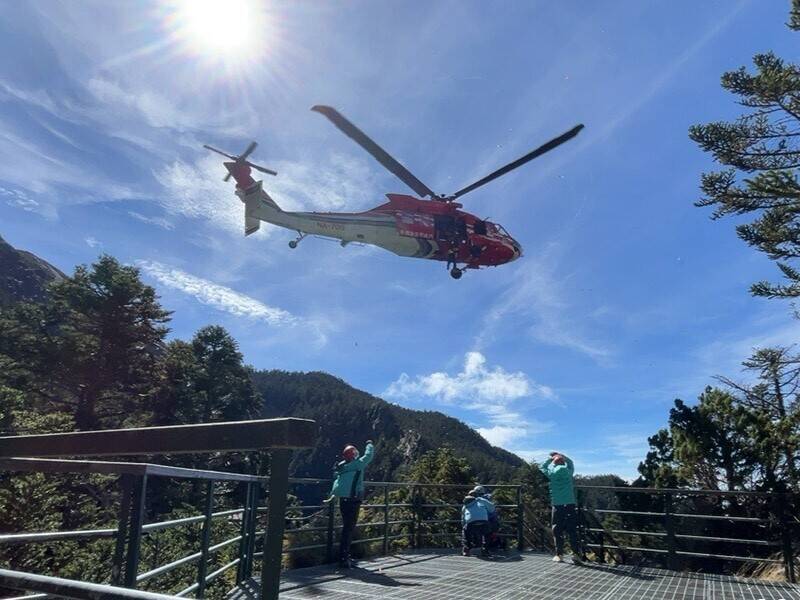 玉山山難連3爆！ 瞎闖瓦拉米失聯開罰 膝痛、扭傷吊掛下山