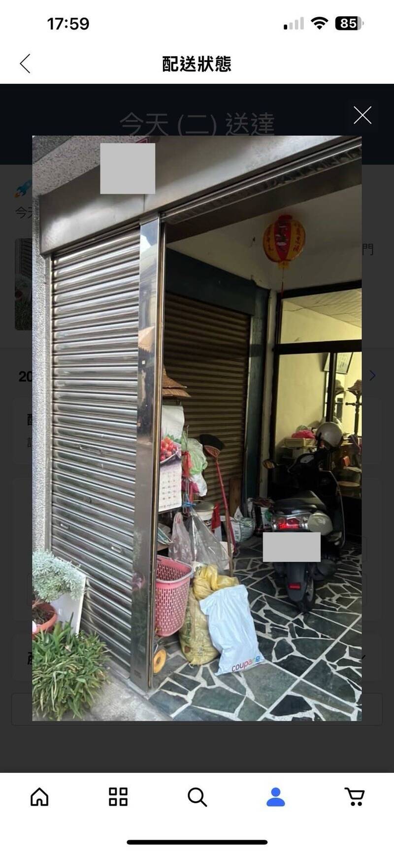 酷澎配送竟放垃圾旁!長者誤丟包裹 網看傻