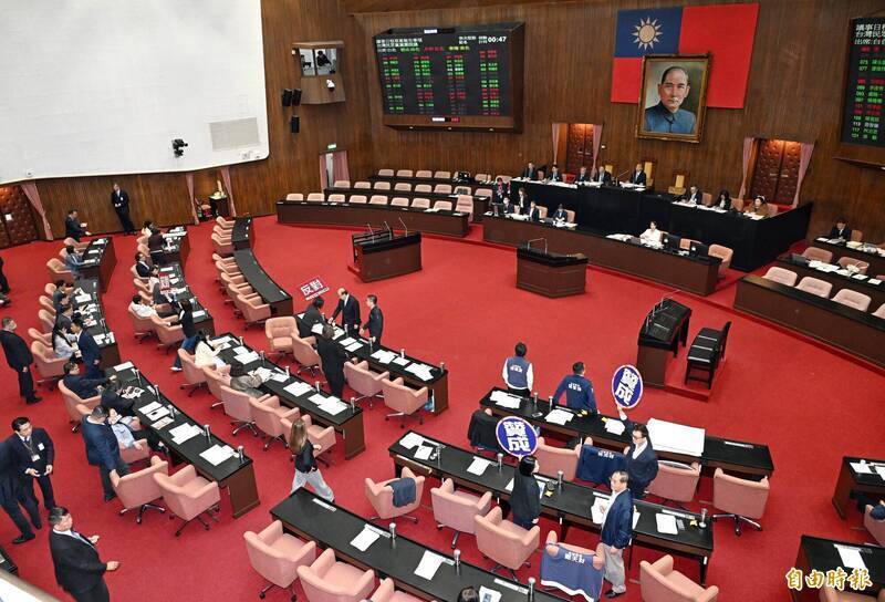 批國民黨封殺院版財劃法、強修國籍法 周軒諷：自拆招牌