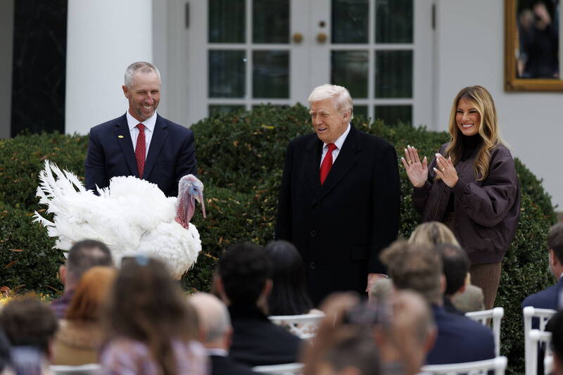 白宮感恩節火雞赦免儀式 川普聚焦政治火藥味濃