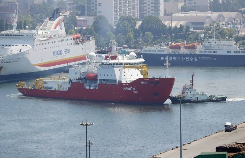 中國公民翻護欄闖仁川港碼頭 欲偷渡出境被逮