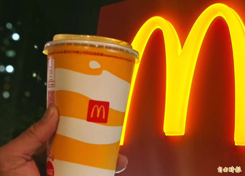 顧客拿內用杯喝飲料回家送急診竟消化道灼傷！ 麥當勞回應了