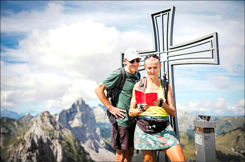 中英對照讀新聞》Swiss ’Mountain Tinder’ sparks high-altitude attraction瑞士「山林Tinder」引發高海拔情愫