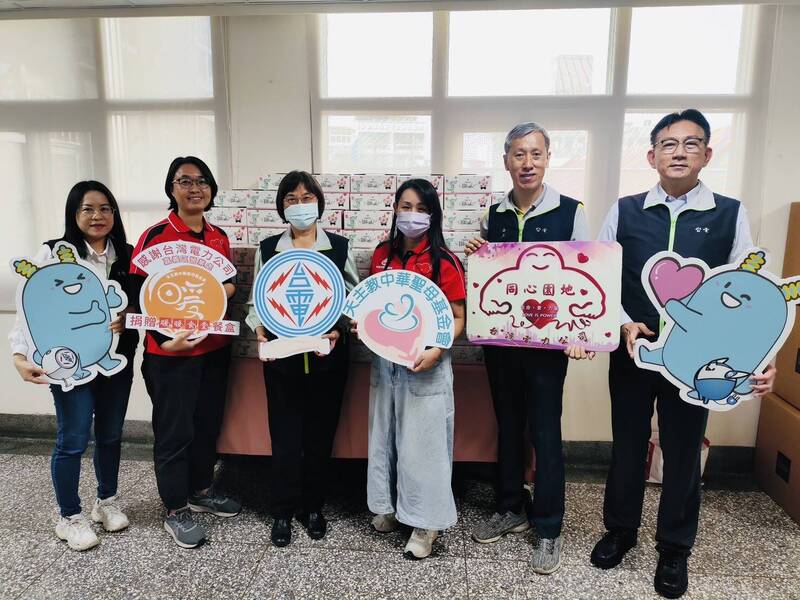 響應暖暖老人食堂 台電嘉義區處送愛贈餐