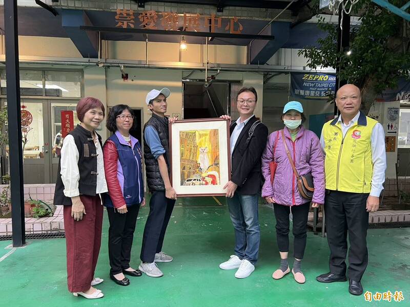 心智障礙者呂俞賢用畫筆抒發情感 愛心團體捐22萬元鼓勵持續創作