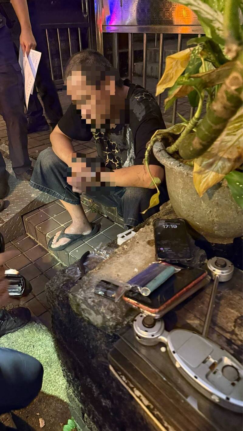 開車轉彎未打方向燈被攔下 無業男毒駕被搜出喪屍煙彈