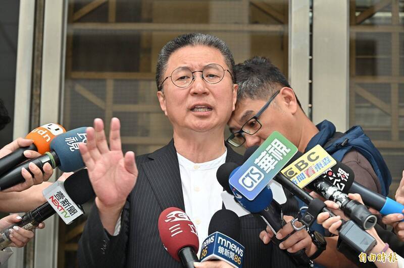 郭璽酸鄭文隆「公款養小三」被起訴 