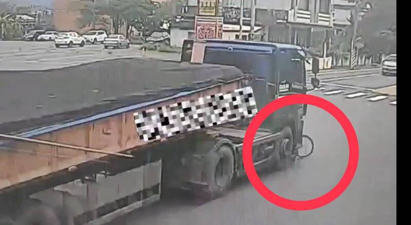 宜蘭聯結車擦撞單車 79歲老翁命喪輪下