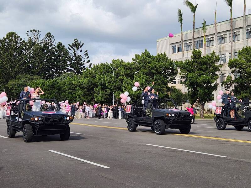 陸軍司令部聯合婚禮 見證93對佳偶情定終生