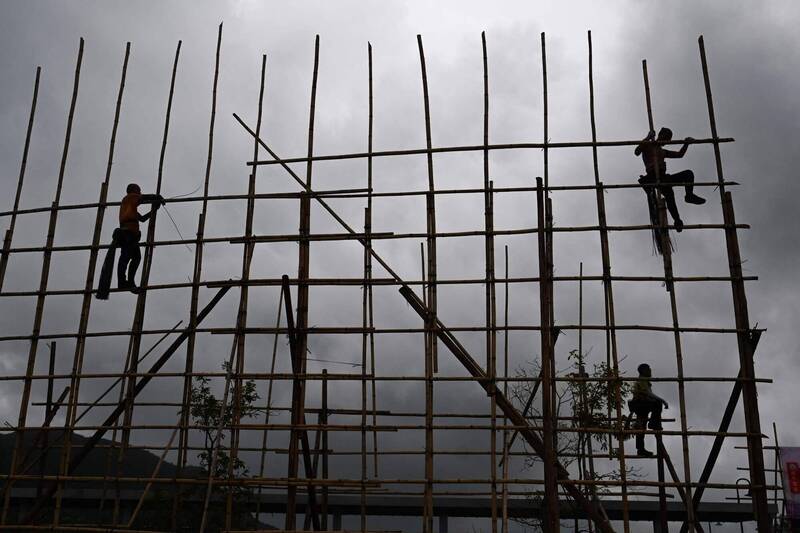 竹鷹架具文化價值和建築效益 存留引香港社會辯論