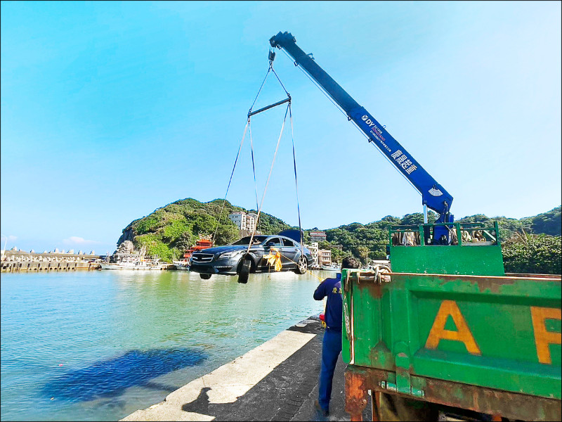 北聯幫「關渡王」妻 駕車夜盲墜海亡