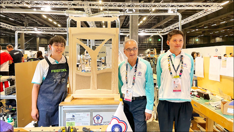 陳詩凱奪世界木工金牌 擁13張技職證照