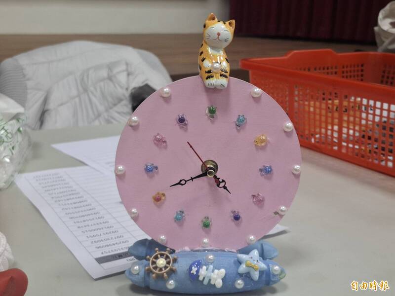 化廢為寶 貝殼藝術家李佩華應澎湖區漁會之邀教授海廢時鐘