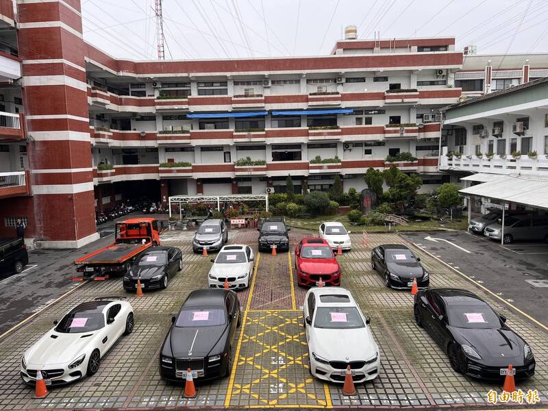 可惡！詐團爽開勞斯萊斯、賓士超跑 屏警查扣上億不法財物