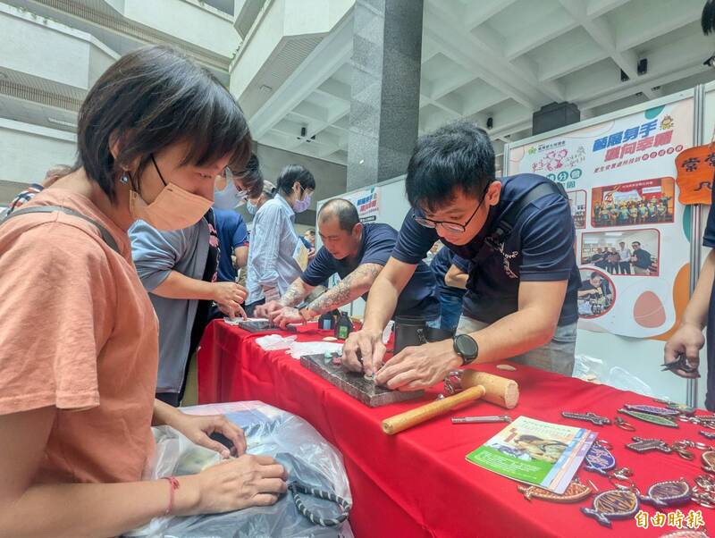 更生人技訓考取專業證照比例高達8成 鄭銘謙讚許：善的傳遞