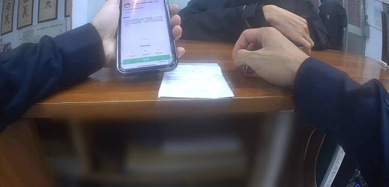 下班「警察雷達」也在線！台中男大生ATM前一動作 暖警即時阻詐