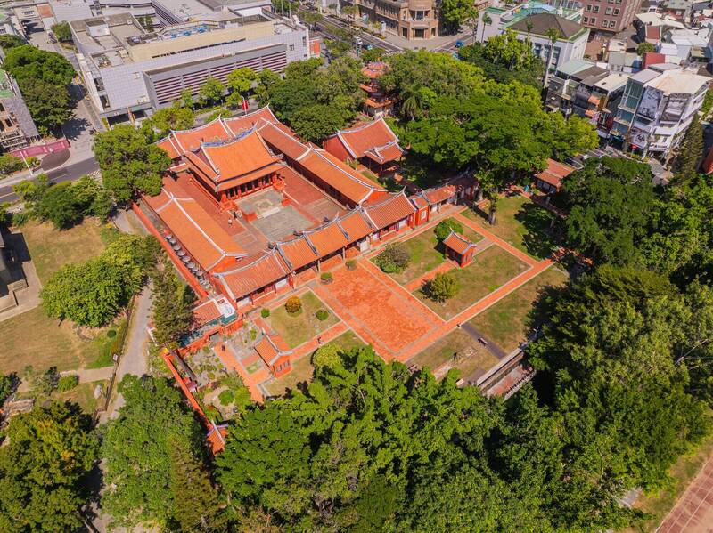 賴清德揭匾「川流敦化」黃偉哲親解4字精神