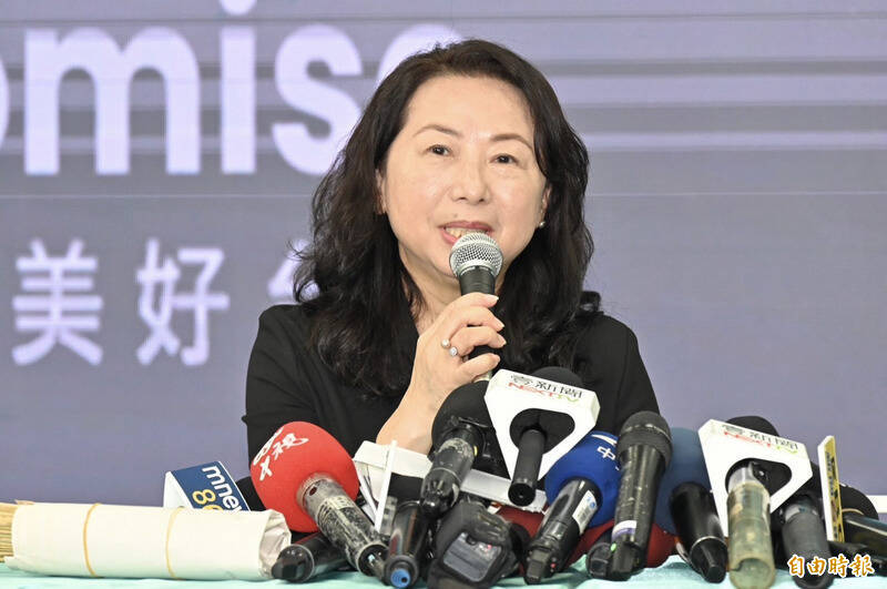 轟鄭麗文「法盲」挺徐春鶯 黃帝穎:藍白修法為詐騙集團除罪?