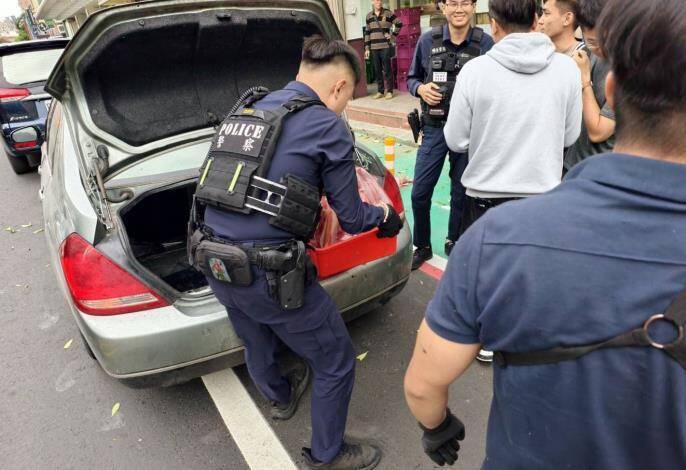 新竹县竹北市再度查获逃逸越籍移工，用车辆载运狗和多种动物的屠体兜售。（取自竹县府官网）