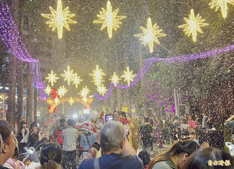 下雪了！屏東聖誕節今晚點燈 一路閃亮到明年1/4