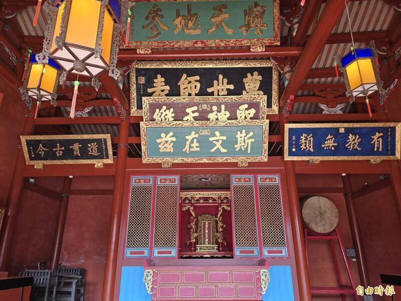 300年文化長河變藏頭詩!台南孔廟匾額被串成「2027寓言」