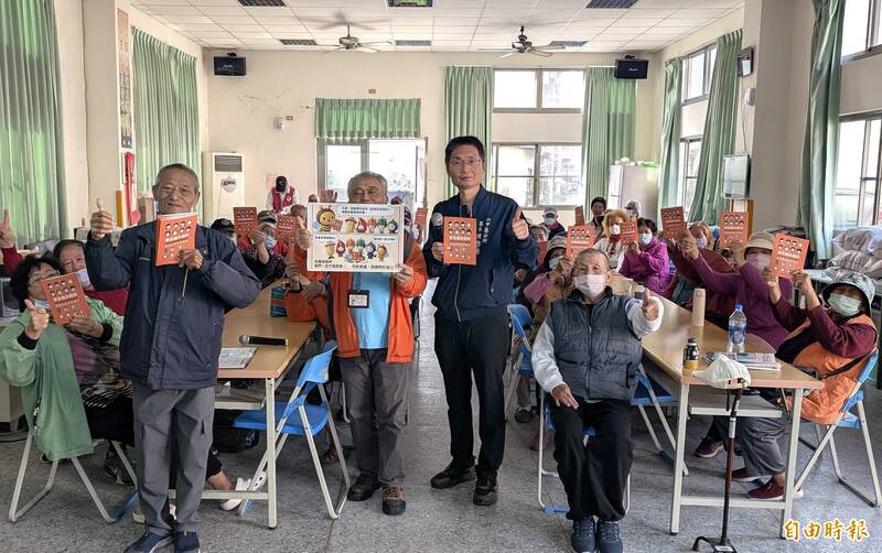 台南今起發送78.4萬本《台灣全民安全指引》 民眾：有拿有保庇