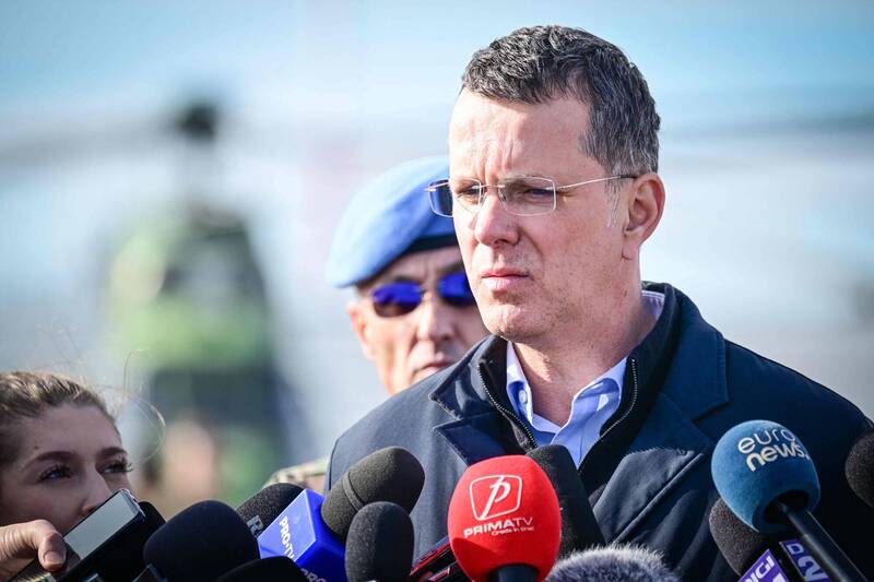 學歷造假被踢爆 羅馬尼亞國防部長辭職下台