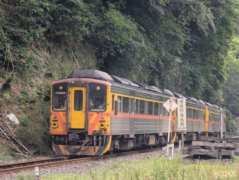 台鐵搶修平溪線鐵道 試辦限定時段地點施放天燈