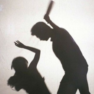 不甩保護令 家暴男至妻家潑汽油 檢以家暴罪嫌起訴