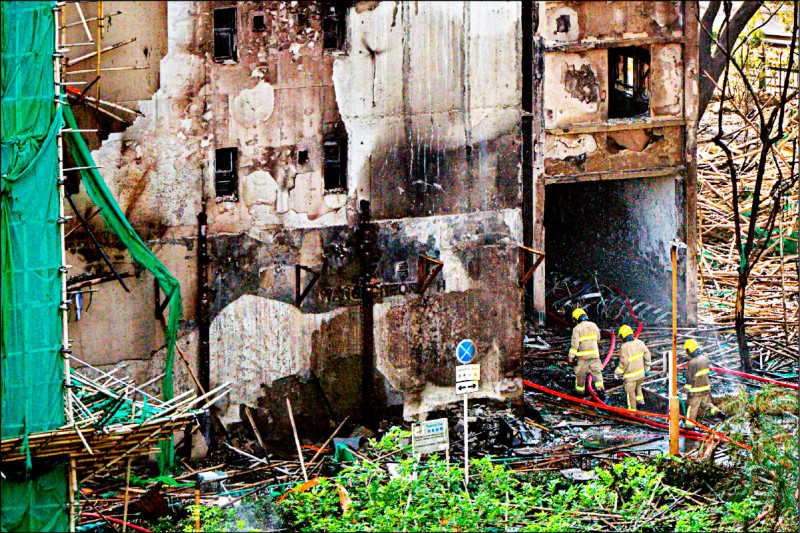 宏福苑大火累計128死 重挫港府民望