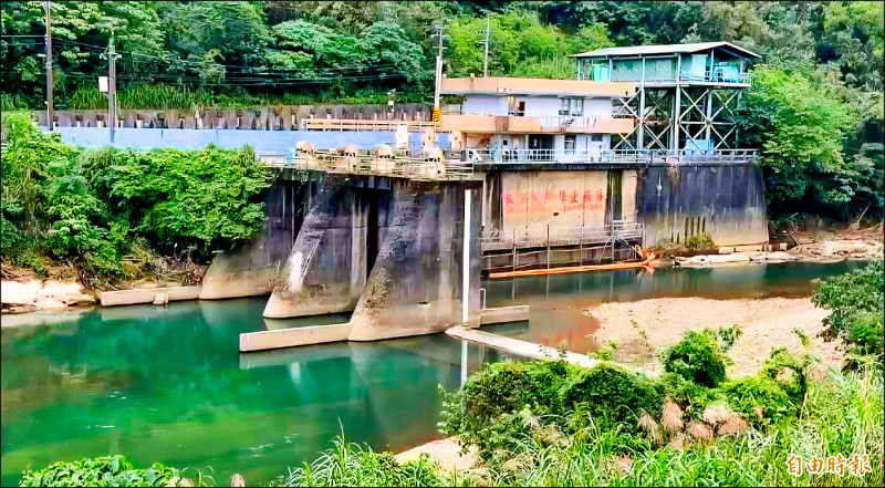 喝水有油味 基隆河污染每戶賠償3度