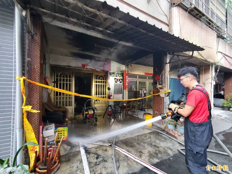 高雄鳳山火警 2人送醫