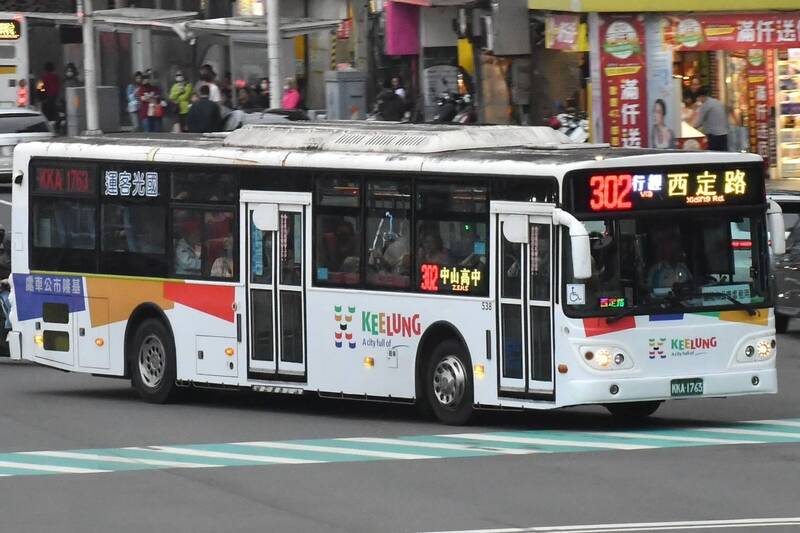基隆市租用國光客運20輛低地板公車 提升長者乘車便利