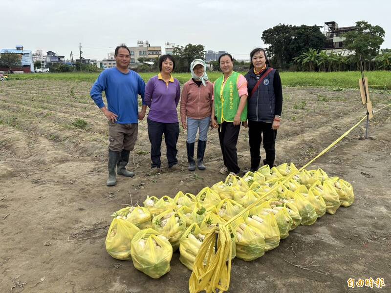 支持在地農業挺共食服務 台南永康農會認購蘿蔔捐社區