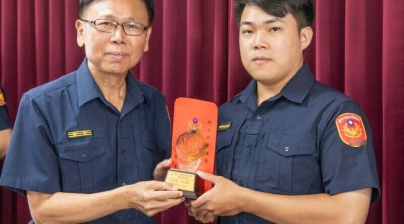 高雄情侶台中掉皮夾不夠油錢 暖警千元救急「這句話」網推爆