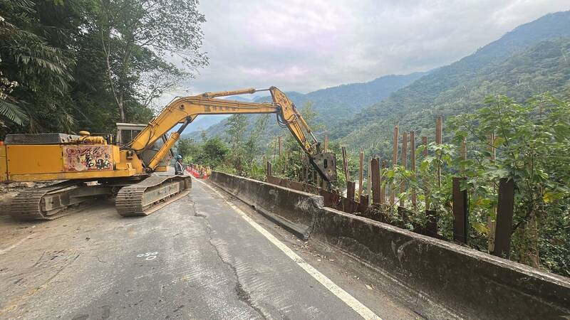 台16線水里信義邊坡施工 12月平日封閉交管